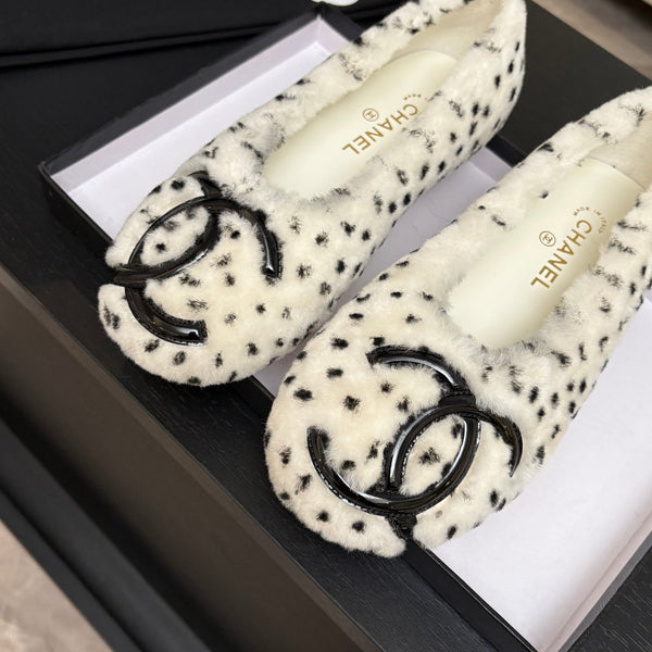 CC 26K Ballet Flats CC Logo Black White Shearling 140059
