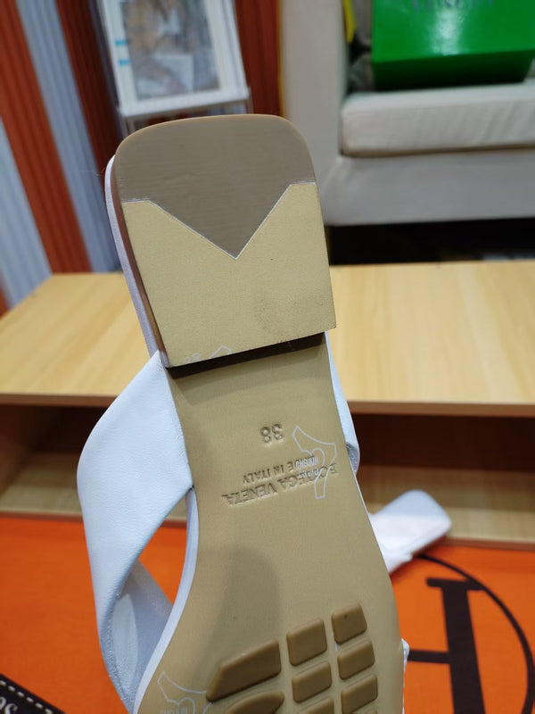 BV Riva Sandals Flat Woven White Leather 139880