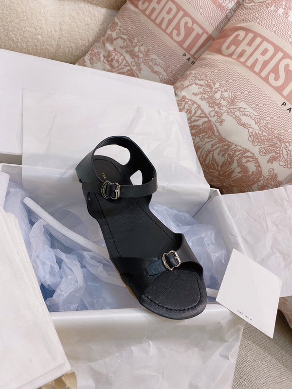 TR 26S Gene Sandals Adjustable Buckle Straps Round-Toe Leather 156146