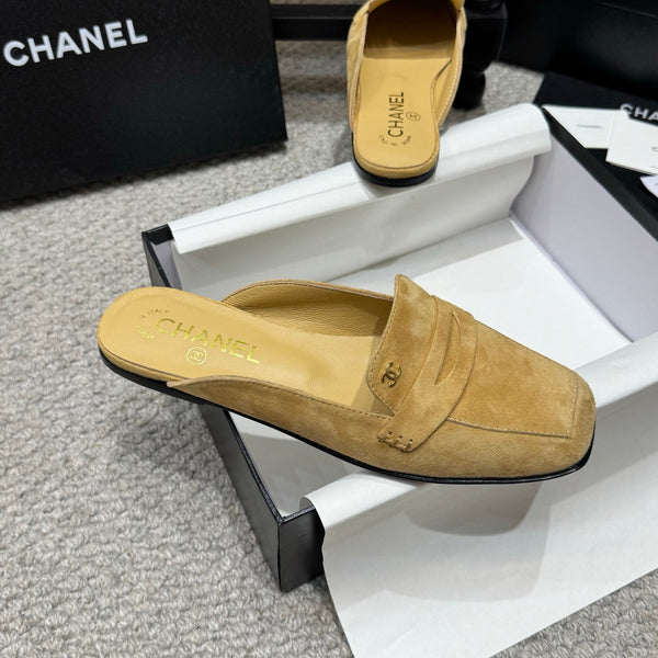 CC 26S Coco Beach Mules Buckle Suede 157329
