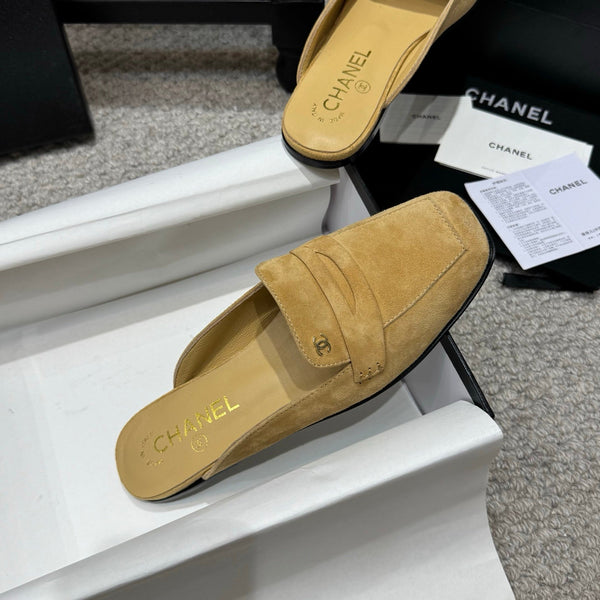 CC 26S Coco Beach Mules Buckle Suede 157329