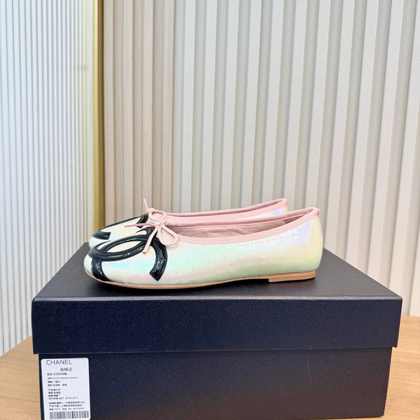 CC 26FW Coco Beach Ballet Flats Bow Detail Pebbled Calfskin 182077
