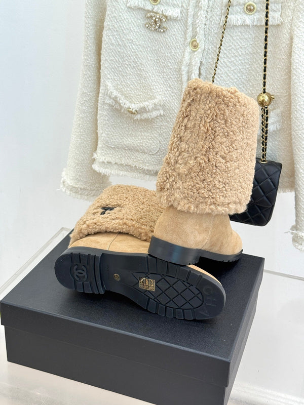 CC 26FW Short Boots Fold-Over Shearling Cuffs Black Logo Leather 188558