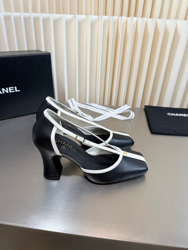 CC 26FW Pumps 8.5cm Square Toe Logo Two-Tone Leather 190612