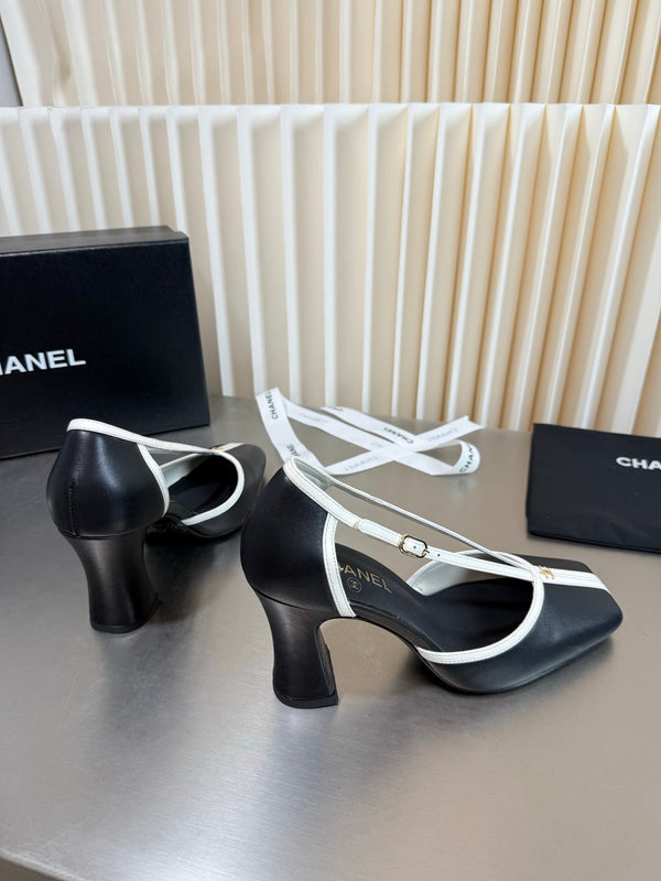 CC 26FW Pumps 8.5cm Square Toe Logo Two-Tone Leather 190612