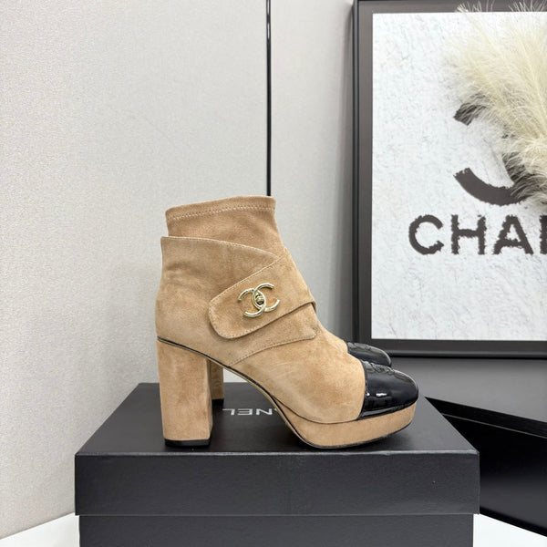 CC 26FW Block Heel Ankle Boots Gold-Tone CC Logo Suede Patent Leather 193652