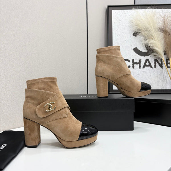 CC 26FW Block Heel Ankle Boots Gold-Tone CC Logo Suede Patent Leather 193652