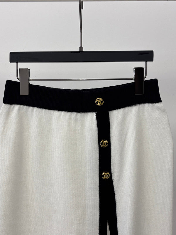CC 26S Knit Midi Skirt Elastic Waist Double-C Logo Metal Buttons Side Slit 448084