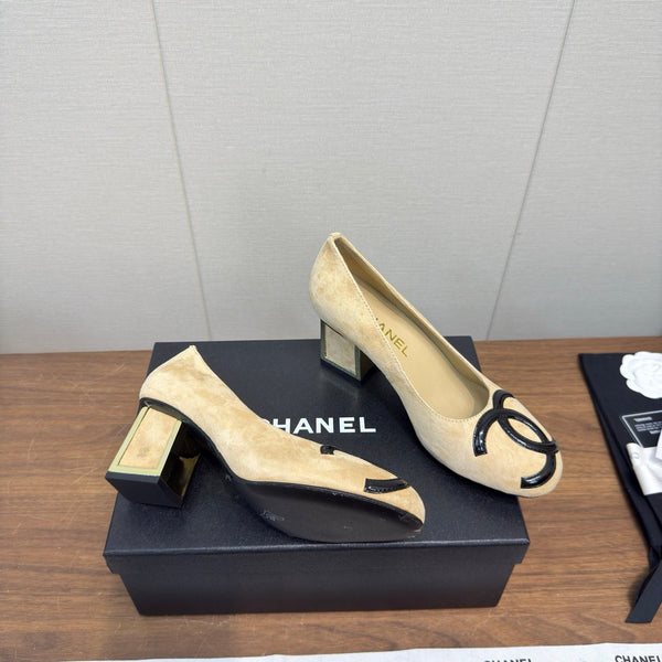CC 27S Block Heel Pumps Toe Cap Suede 194765