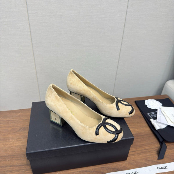 CC 27S Block Heel Pumps Toe Cap Suede 194765