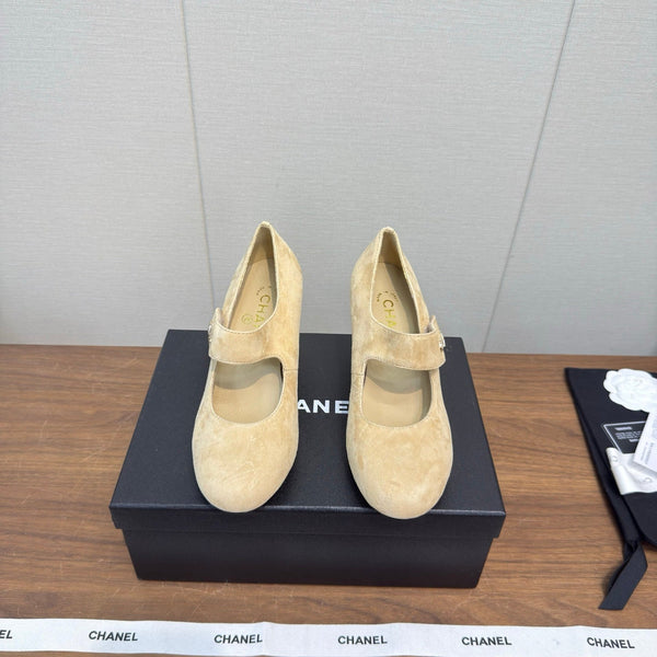 CC 27S Mary Jane Pumps Chunky Heel Gold Strap Suede 194762