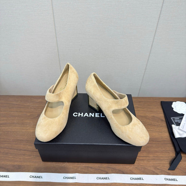 CC 27S Mary Jane Pumps Chunky Heel Gold Strap Suede 194762