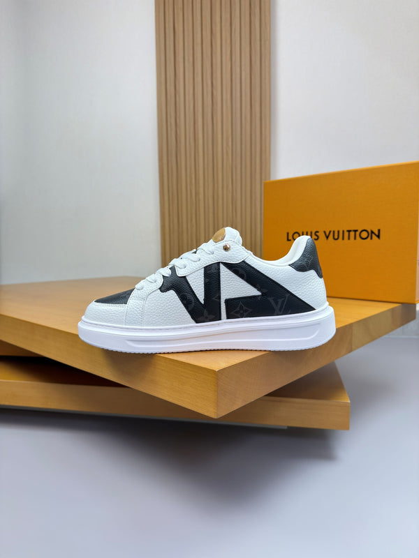 LV high-quality casual white black sneakers 194601