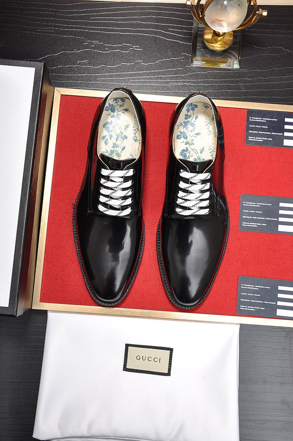 Mocassino da uomo GG in pelle verniciata nera 135542