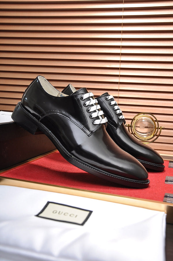 Mocassino da uomo GG in pelle verniciata nera 135542