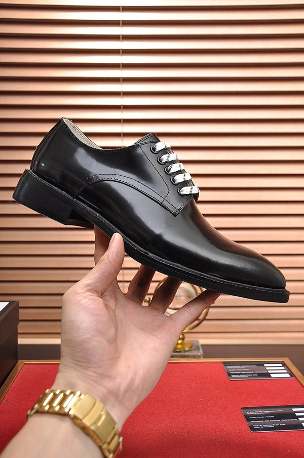 Mocassino da uomo GG in pelle verniciata nera 135542