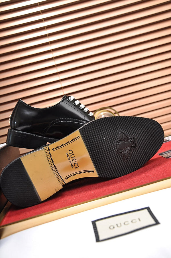 Mocassino da uomo GG in pelle verniciata nera 135542