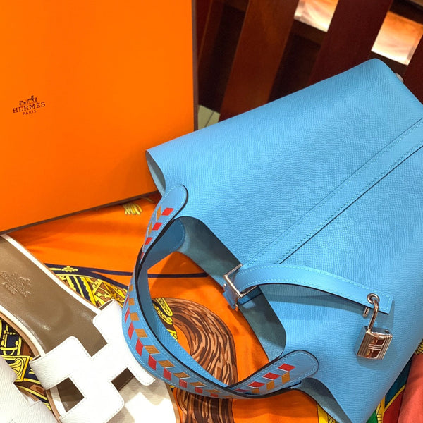 HM PICOTIN LOCK 18 SKY EPSOM WITH BRAID STRAP