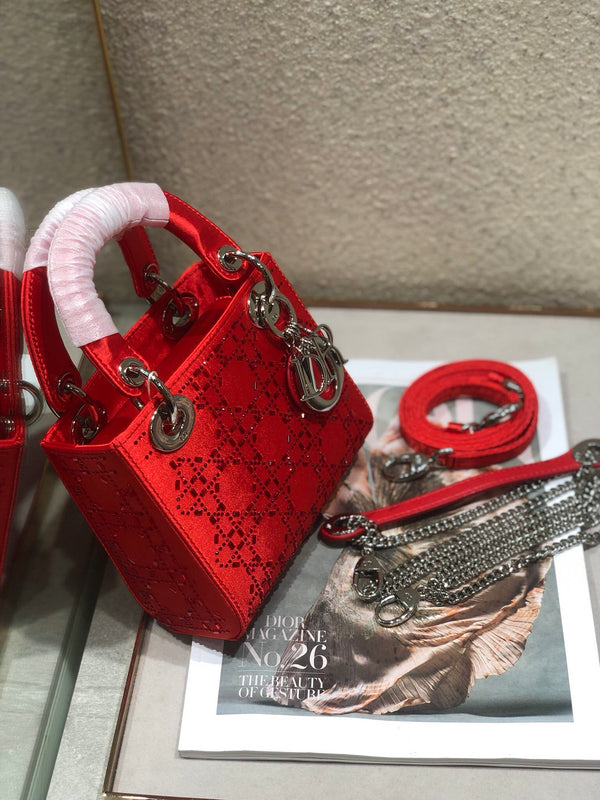 BORSA A MANO LADY 24 IN PELLE DI VITELLO ROSSO CILIEGIA CON RILIEVO DIAMANTE