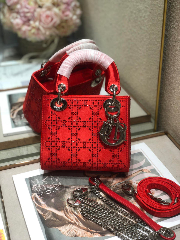 BORSA A MANO LADY 24 IN PELLE DI VITELLO ROSSO CILIEGIA CON RILIEVO DIAMANTE