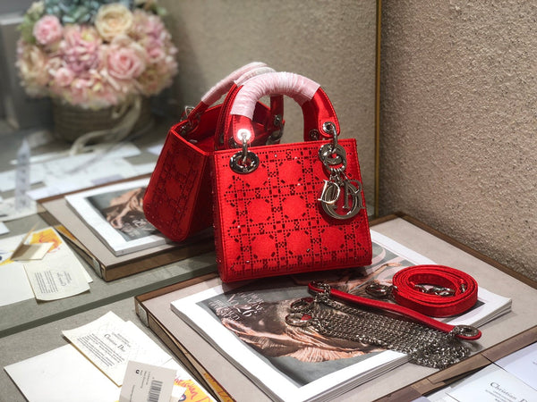 BORSA A MANO LADY 24 IN PELLE DI VITELLO ROSSO CILIEGIA CON RILIEVO DIAMANTE