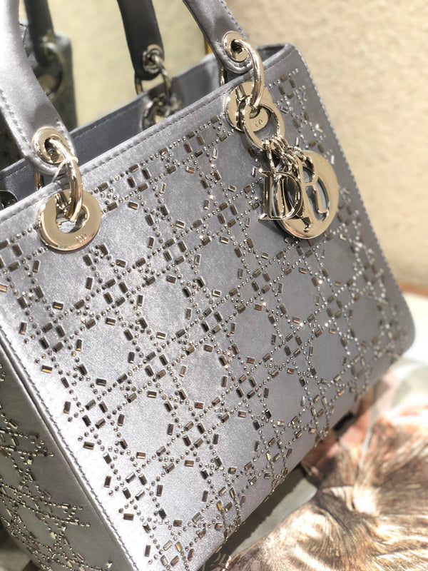 BORSA A MANO LADY 24 IN PELLE DI VITELLO GRIGIA CON RILIEVO DIAMANTE