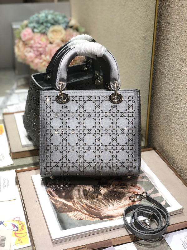 BORSA A MANO LADY 24 IN PELLE DI VITELLO GRIGIA CON RILIEVO DIAMANTE