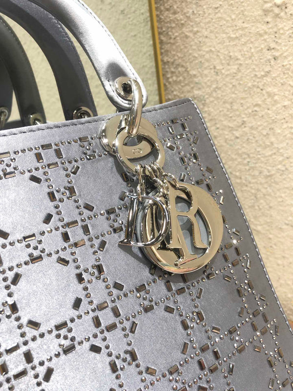 BORSA A MANO LADY 24 IN PELLE DI VITELLO GRIGIA CON RILIEVO DIAMANTE