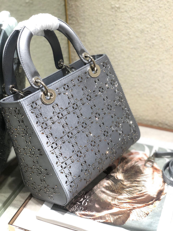 BORSA A MANO LADY 24 IN PELLE DI VITELLO GRIGIA CON RILIEVO DIAMANTE