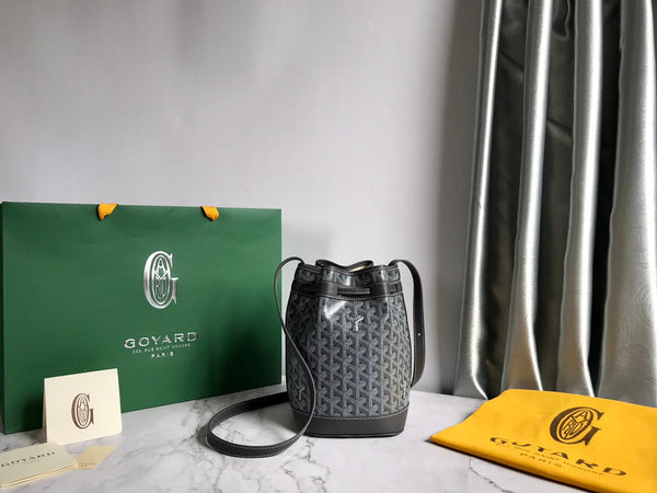 BORSA A SECCHIELLO PETIT FLOT 22 IN TELA GOYARDINE GRIGIA E FINITURE IN PELLE DI AGNELLO