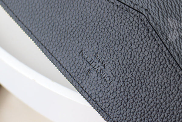 LV M62048 Daily Pouch Black Monogram Canvas & Cowhide