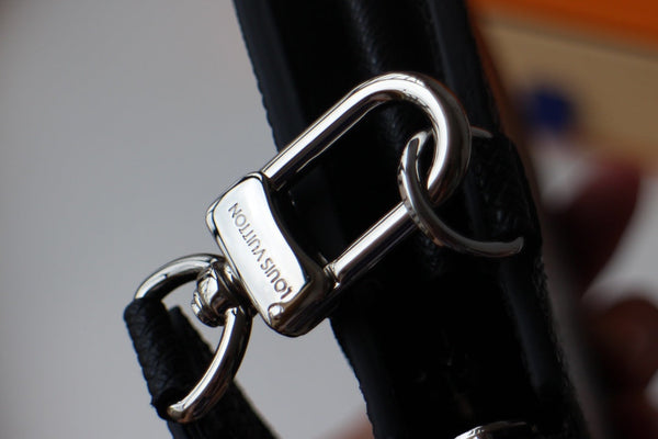 LV Dragonne Zipper Wallet Black Taiga Leather 179404