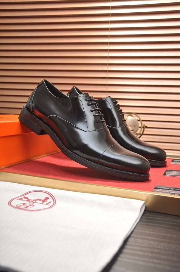 Scarpa da uomo HM in pelle verniciata nera 526106