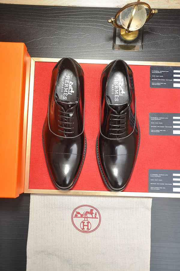 Scarpa da uomo HM in pelle verniciata nera 526106