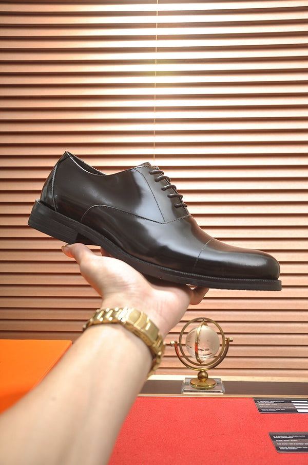 Scarpa da uomo HM in pelle verniciata nera 526106