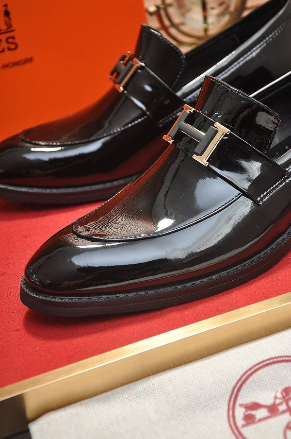 Mocassini da uomo HM in pelle verniciata nera 526110