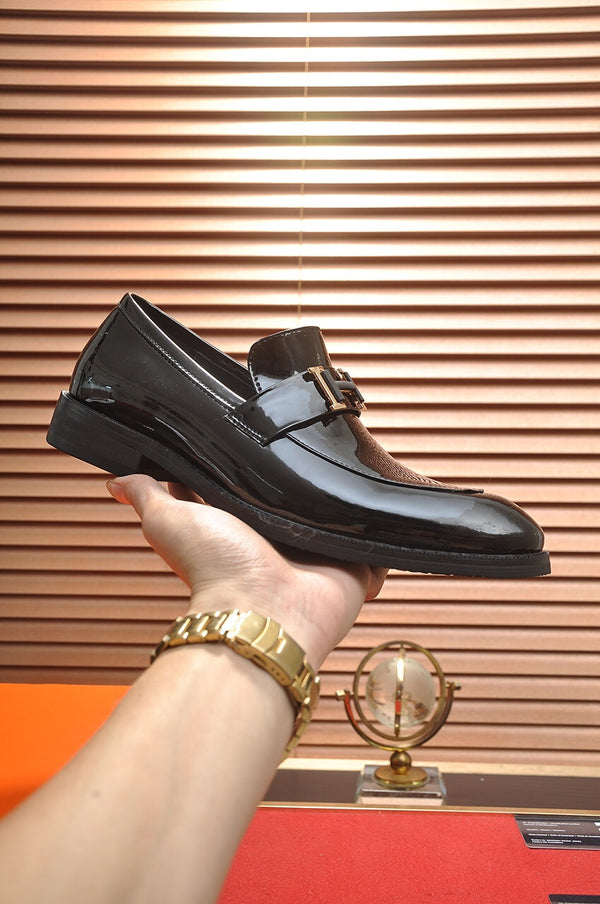 Mocassini da uomo HM in pelle verniciata nera 526110