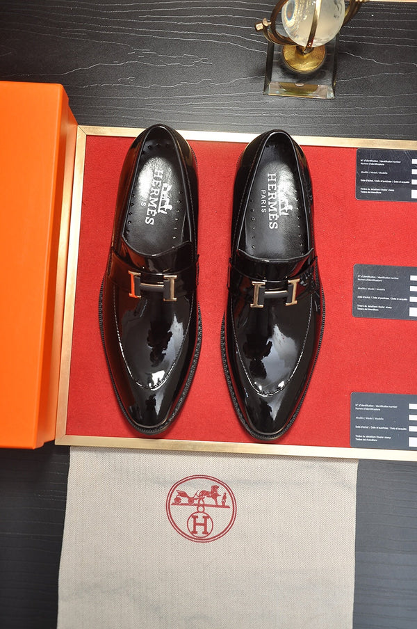 Mocassini da uomo HM in pelle verniciata nera 526110