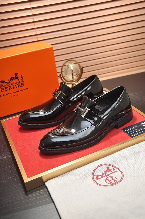 Mocassini da uomo HM in pelle verniciata nera 526110