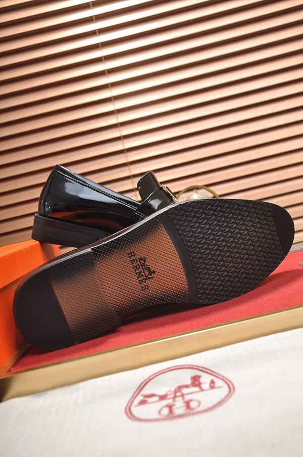 Mocassini da uomo HM in pelle verniciata nera 526110