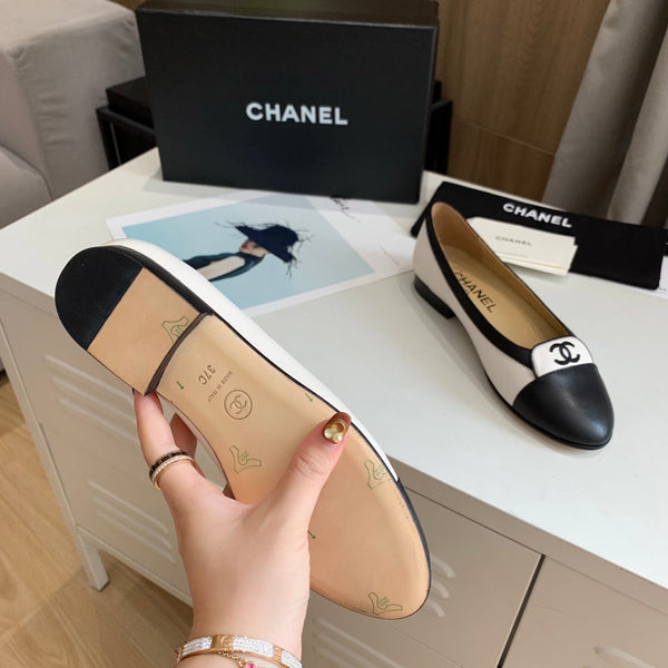 CC FW26 Ballet Flat White Black Patent Leather 868040