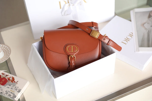 MEDIUM CD BOBBY 22CM DARK TAN CALFSKIN GOLD HARDWARE