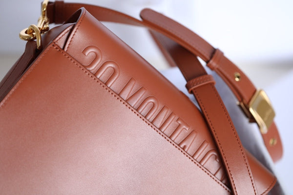 MEDIUM CD BOBBY 22CM DARK TAN CALFSKIN GOLD HARDWARE