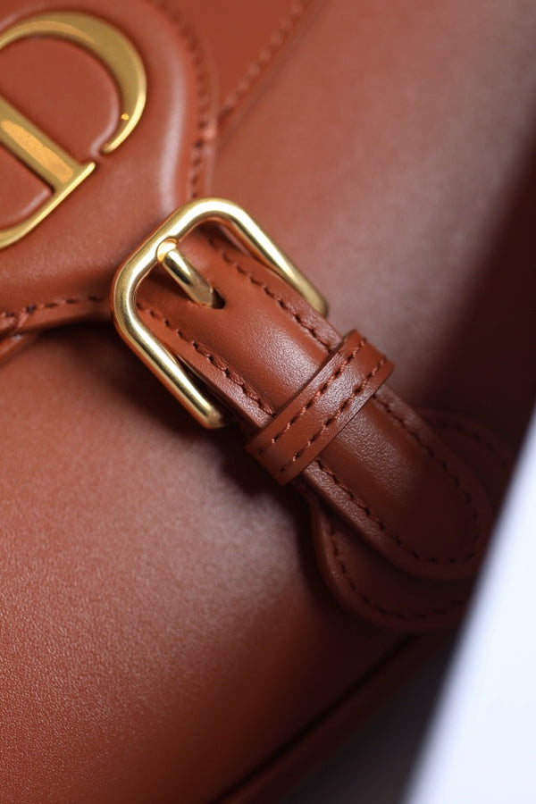 MEDIUM CD BOBBY 22CM DARK TAN CALFSKIN GOLD HARDWARE