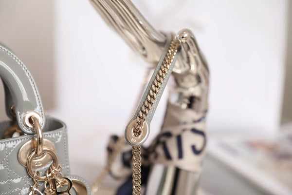 LADY 17 IN GRIGIO CON MOTIVO CANNAGE