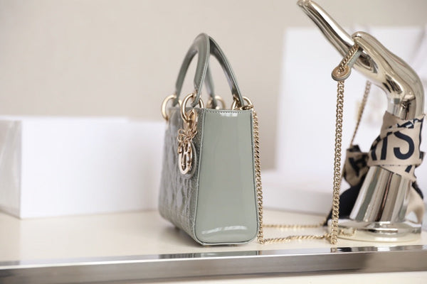 LADY 17 IN GRIGIO CON MOTIVO CANNAGE