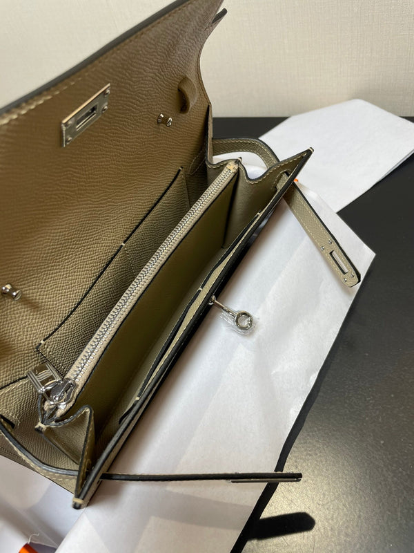 kelly to go wallet 20.5 lichen epsom silver hardware