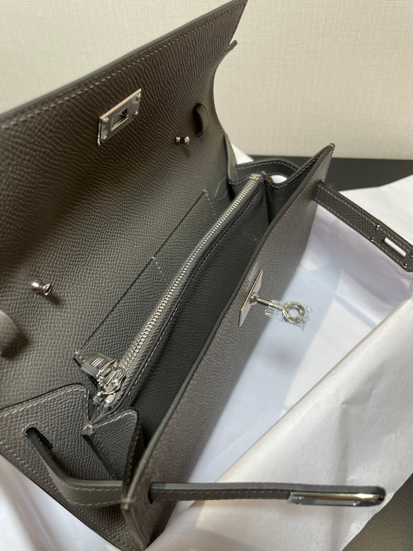 kelly to go wallet 20.5 etain epsom silver hardware