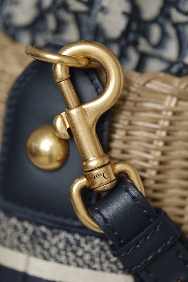 BORSA A SECCHIELLO 19 IN JACQUARD OBLIQUO NERO E VIMINI BEIGE