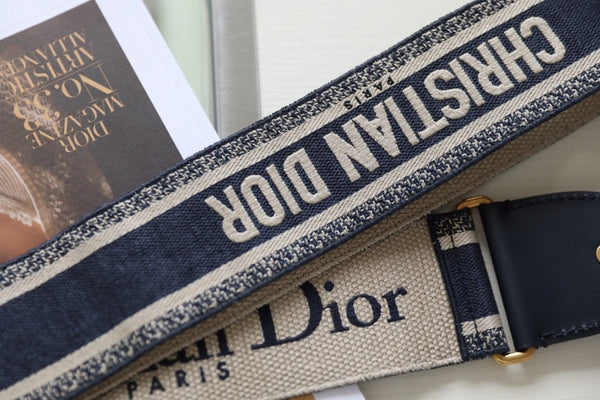 BORSA A SECCHIELLO 19 IN JACQUARD OBLIQUO NERO E VIMINI BEIGE